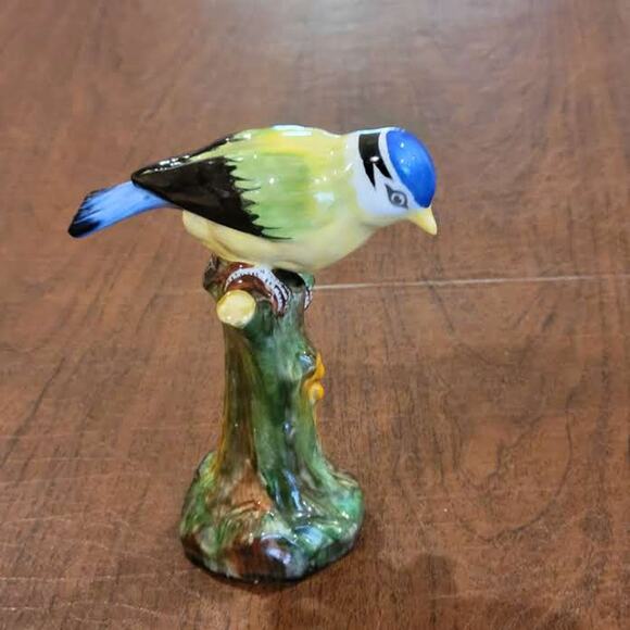 Vintage Tuscan Blue Cap Female Yellow Bird Figurine England 5.25". - Picture 11 of 16